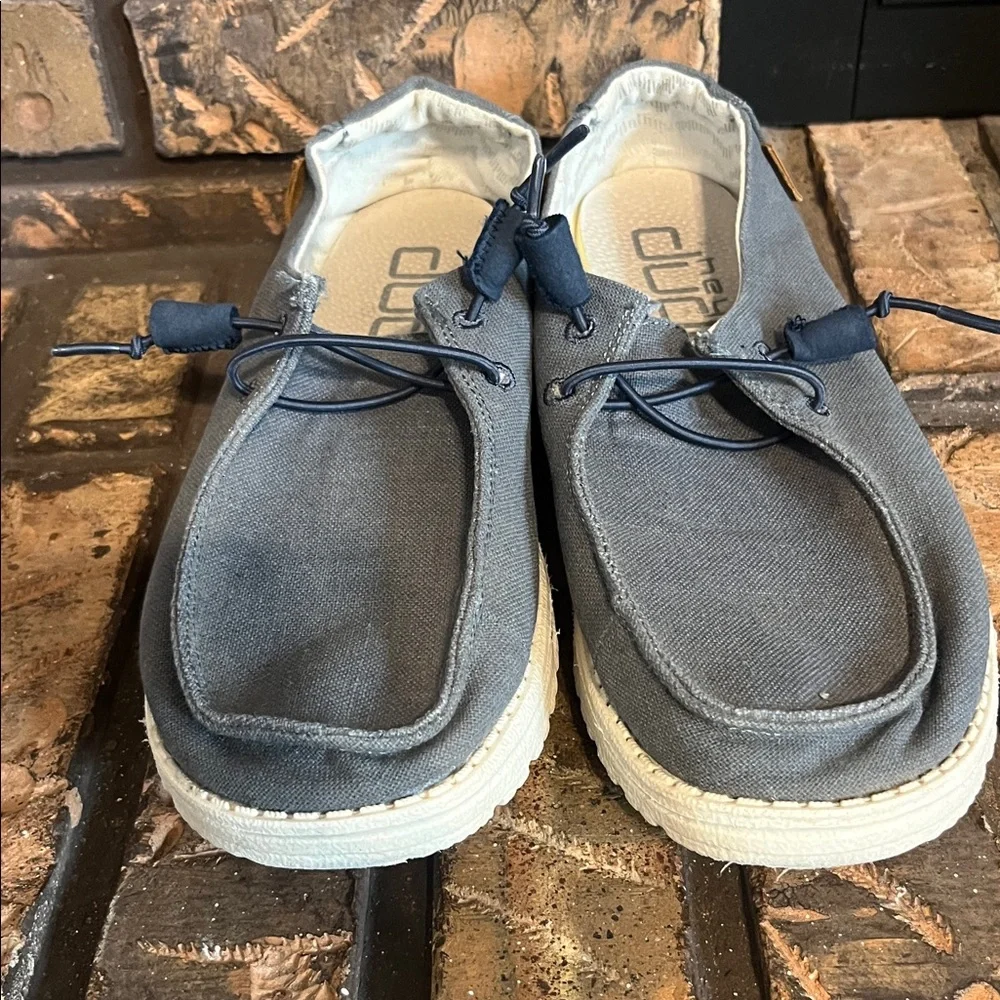 Hey Dude Women’s Wendy Chambray Navy &‎ White Shoes Size 8
